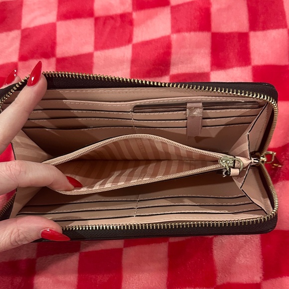 Victoria's Secret Black Chevron Wallet - Picture 4 of 4